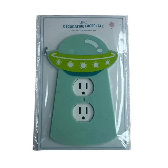 UFO Decorative Faceplate For Standard Outlets Plugs Green New - Picture 1 of 2